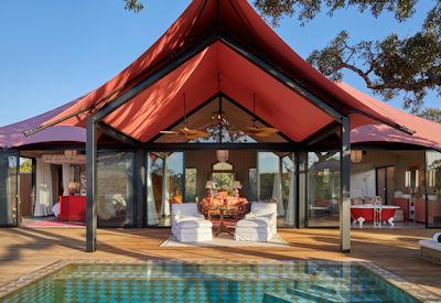 Private heated plunge pool