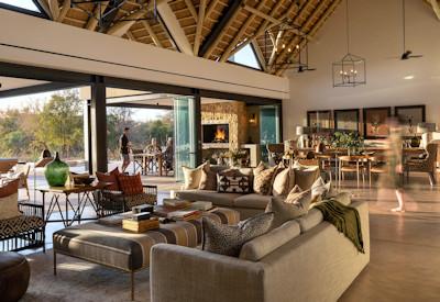 That central guest area with library