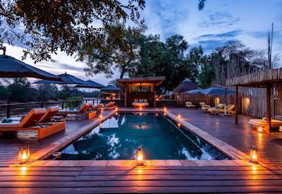 The perfect swimming pool with sun loungers