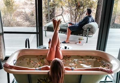 Intimate freestanding bathtubs