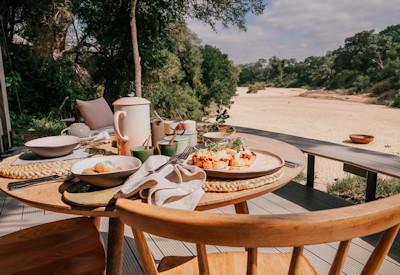 Private meals overlooking the surrounding environment