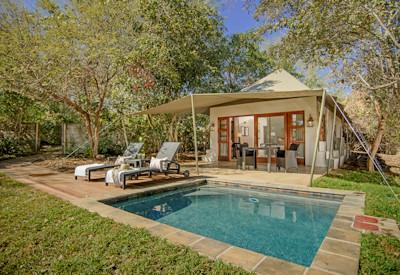 Your own plunge pool for romantics