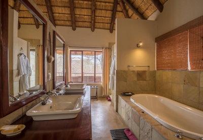 Shiduli featuring en-suite bathrooms