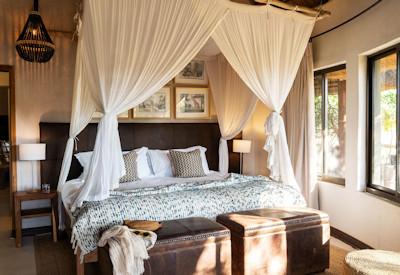 Classic and luxurious Simbavati safari suite