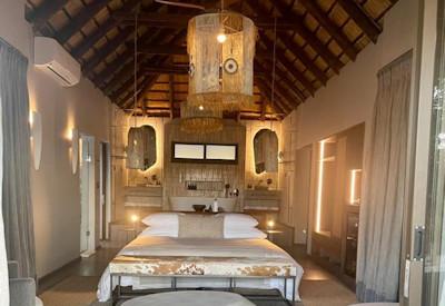 Luxury safari suite with king bed