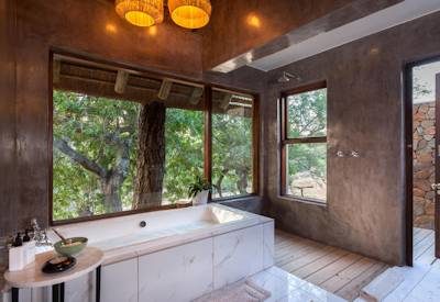 Beautifully appointed en-suite bathrooms