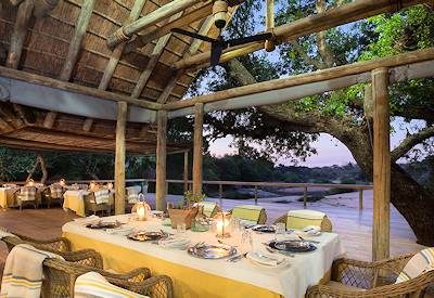 Dinning room overlooking the Monwana River