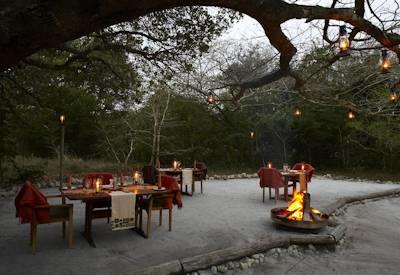 Outdooir dining area at the lodge