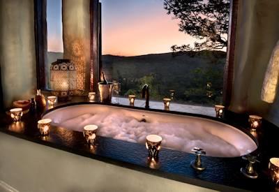 Romantic bathtub for two