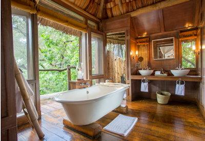 En-suite free standing bathtub