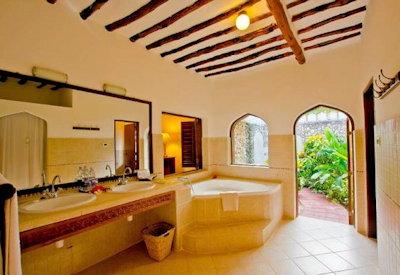 Large en-suite bathrooms