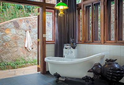 Free standing bath tubs
