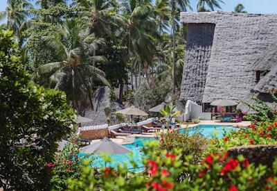 Private access from pool to beach