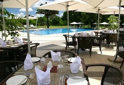 Outdoor dining near pool