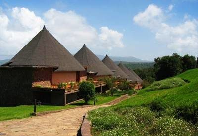 Classic thatched Sopa safari suites