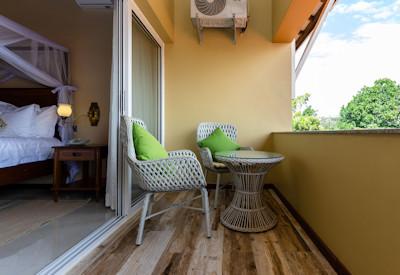 Flat screen tv and air conditioning