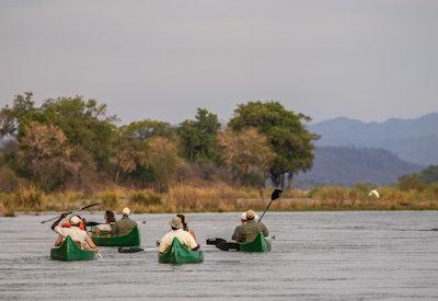 Canoeing safari and boat trip on Zambezi
