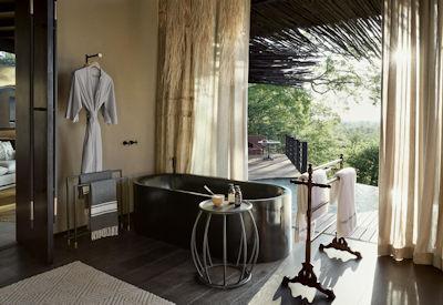 En-suite bathroom with outdoor shower and bath tub