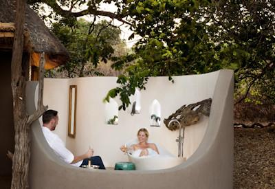 The stunning outdoor bath tub area