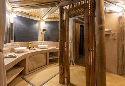Large en-suite bathrooms at the camp