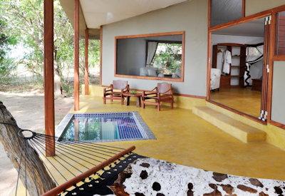 Private plunge pool at all bush camp suites