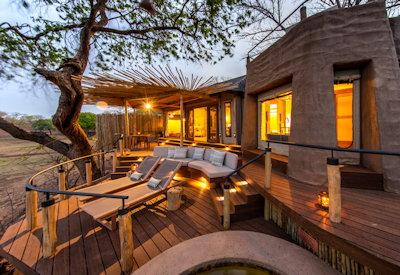 Camp private plunge pool overlooking wildlife