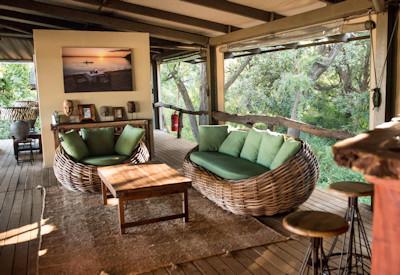 Lounge area with incredible landscapes