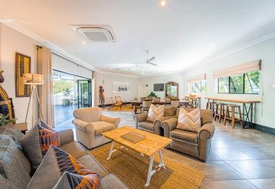 Lounge and dining area with full english breakfast