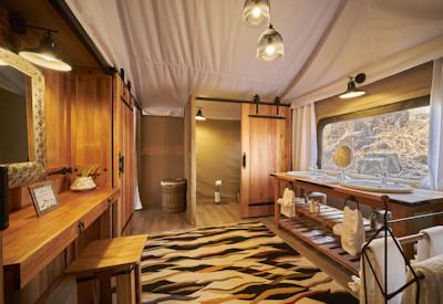 En-suite bathroom with indoor and outdoor shower