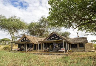 Kuro Tarangire rustic central lounge library bar Tarangire River Tanzania Nomad