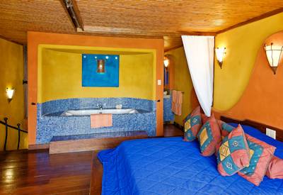 Serengeti Sopa Lodge en-suite bedroom shower bathtub air conditioning Tanzania