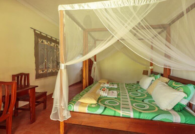Airport Guesthouse Entebbe ideally located en-suite room ceiling fan mosquito net Uganda