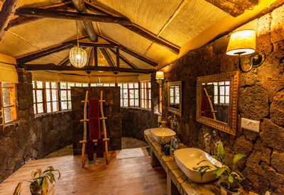 Mount Gahinga Lodge en-suite luxury shower hot cold water Mgahinga Uganda