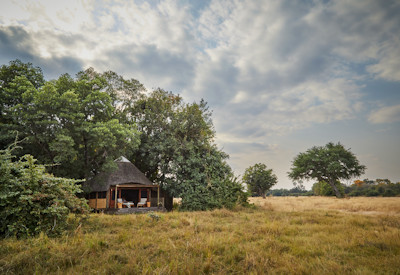 Kuyenda Bushcamp authentic and rustic walking safari camp situated on the banks of the dry Manzi River