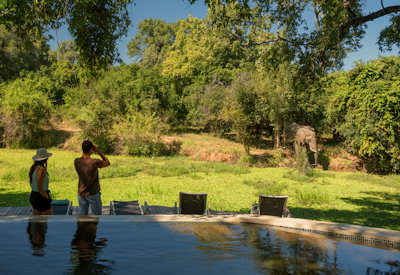 Unique open-air en-suite bathroom allowing guests to shower under the beautiful Zambian sky at Nkwali Camp