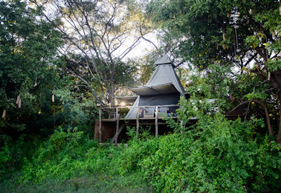 Spacious luxury Shawa tents designed to comfortably welcome families on a Zambian safari