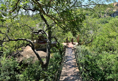 Amalinda Lodge surrounded exceptional Matobo Hills granite domes balancing rocks Zimbabwe