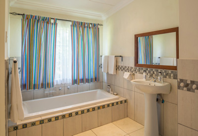 Batonka Guest Lodge family-friendly Victoria Falls Zimbabwe interleading rooms kids meals