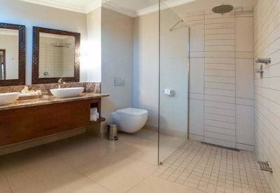 Ilala Lodge Hotel lavish en-suite bathroom pure cotton linen Victoria Falls Zimbabwe