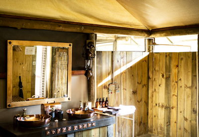 Little Makalolo Camp en-suite bathroom indoor outdoor shower Hwange Zimbabwe