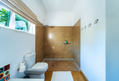 PheZulu Guest Lodge comfortable en-suite bathroom Victoria Falls Zimbabwe